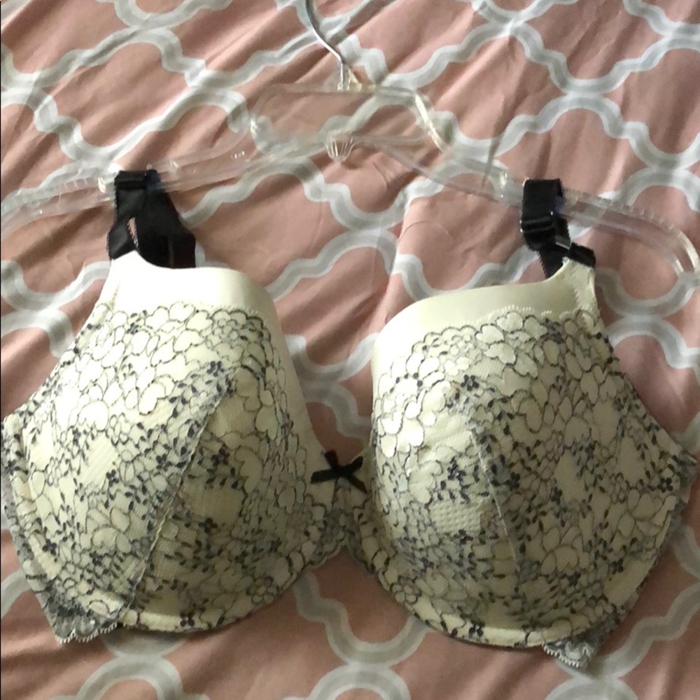 NWT Victoria’s Secret “Dream Angels” bra